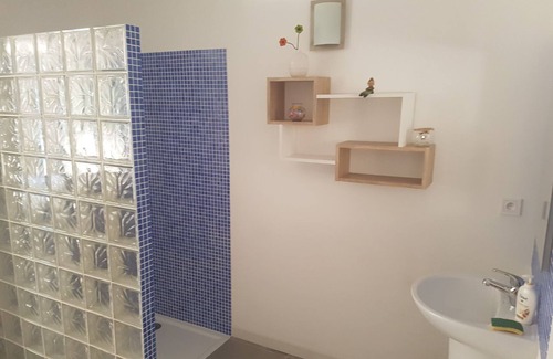 Neoules Bed & Breakfast | Independent Access Guest Area with Pool and Breakfast