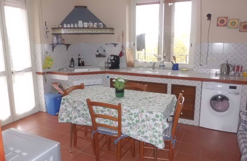 Zafferana Etnea House | Cozy Retreat at Armando's Home: Highly Rated with Dining