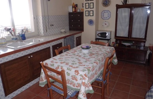 Zafferana Etnea House | Cozy Retreat at Armando's Home: Highly Rated with Dining