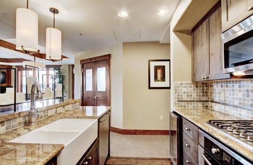 Peak 8 Condo | Cozy 3 Bedroom Condo at Base of Peak 8 Near Winter Fun