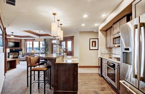 Peak 8 Condo | Cozy 3 Bedroom Condo at Base of Peak 8 Near Winter Fun