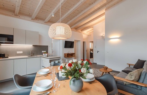 Gries Apartment | Spacious Apartment for 8 with WIFI, Balcony & Pet Friendly