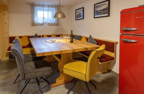 Bruck an der Grossglocknerstrasse Apartment | Cozy Apartment for 4 with Free WiFi and Pet-Friendly Perks