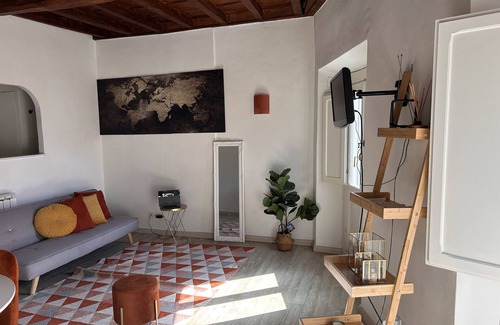San Nicola da Crissa Apartment | Cozy Studio with Pool Overlooking Campo de Fiori