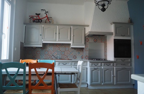 Angres House | Inviting Stay at Charlotte and Vanessa's with Breakfast