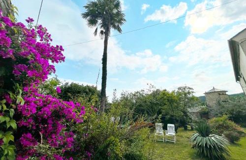 Figueras (Castropol) Apartment | Tranquil Retreat with Beautiful Garden at Los Gayoles Rural