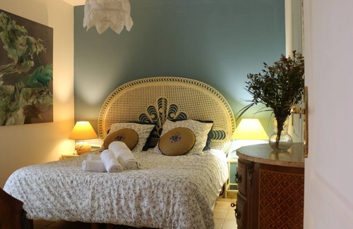 Cabrieres-dʼAigues Bed & Breakfast | At Fanny's