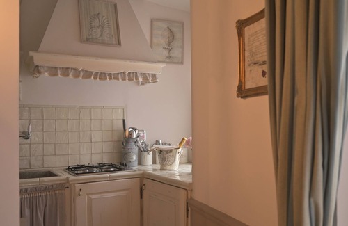 Vignanello Apartment | Discover Comfort at Handel's Refreshment House with Lake Views