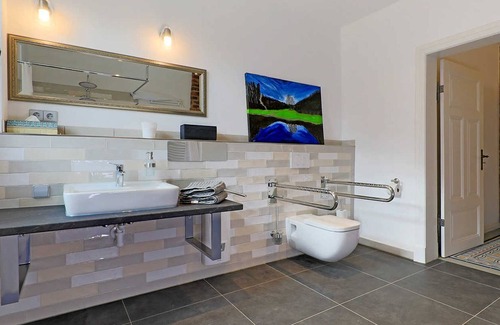 Bleckede Apartment | At Lüneburg-spacious & wheelchair accessible in Bleckede Apartment 1 - Gästehaus Alte Schmiede in Bleckede