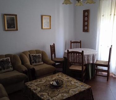 Losar de la Vera Apartment | Pet and Child Friendly Retreat at La Viñuela, Rated 8/10
