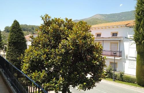 Losar de la Vera Apartment | Pet and Child Friendly Retreat at La Viñuela, Rated 8/10