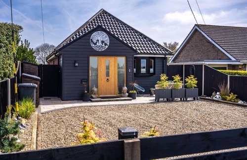 West Beckham House | Discover At Last by Big Skies Cottages: 4-Star Pet-Friendly Getaway