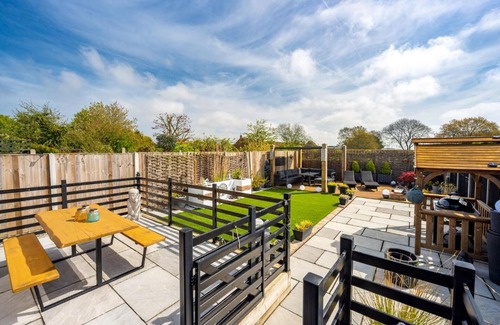 West Beckham House | Discover At Last by Big Skies Cottages: 4-Star Pet-Friendly Getaway