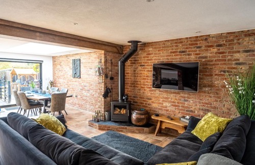 West Beckham House | Discover At Last by Big Skies Cottages: 4-Star Pet-Friendly Getaway