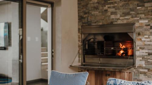 Glentana House | Experience Bliss at Glentana Beach Manor with Ocean Views