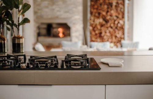 Glentana House | Experience Bliss at Glentana Beach Manor with Ocean Views