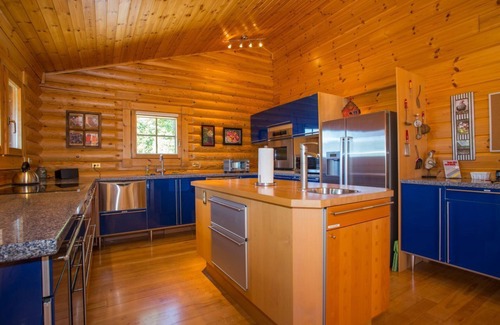 Old Fort Cabin | Pet Friendly At Last Lodge: 3BR with Hot Tub & Amenities