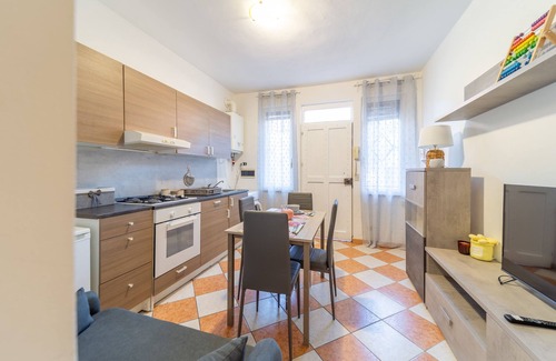 Pablo Apartment | Relax at Luca's House: Central Stay with Parking & Kitchen