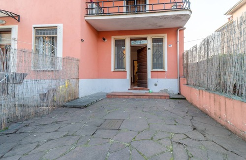 Pablo Apartment | Relax at Luca's House: Central Stay with Parking & Kitchen
