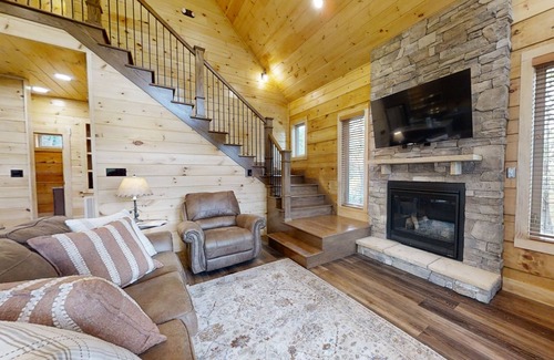 Wears Valley Cabin | Cozy 3-Bedroom Cabin at Park's Edge with Mountain View