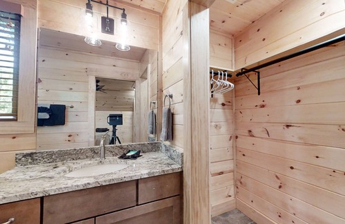 Wears Valley Cabin | Cozy 3-Bedroom Cabin at Park's Edge with Mountain View