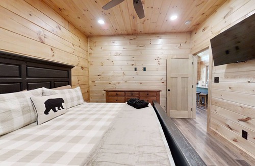 Wears Valley Cabin | Cozy 3-Bedroom Cabin at Park's Edge with Mountain View