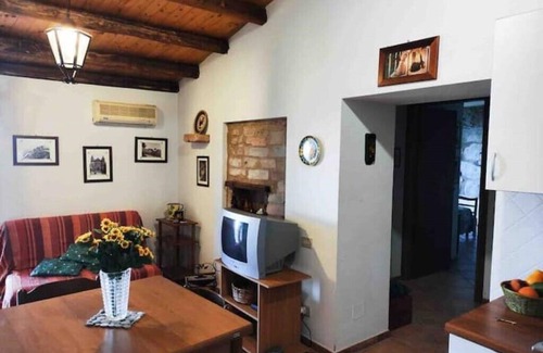 Tindari Apartment | Relax at Peppino's House with Ocean Views in Villa Greco