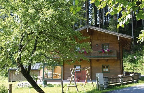 Sankt Martin am Tennengebirge Apartment | Spacious 4-Bedroom Holiday House with Garden at Lämmerhof