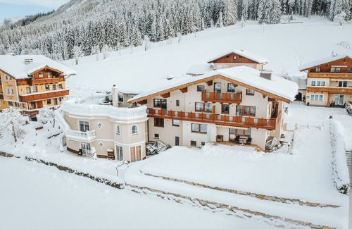 Sankt Martin am Tennengebirge Apartment | Cozy Vacation Apartment Surrounded by Majestic Mountains