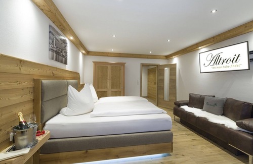 Sankt Wolfgang im Salzkammergut Hotel | Top-Rated Altroiterhof with Spa and Family-Friendly Amenities