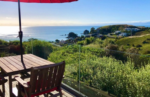 Kaiteriteri House | Experience Breathtaking Views at Sea and Forest Retreat