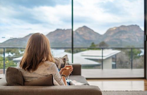 Coles Bay House | Oceanfront Retreat at The Bay: Guest Rated 10/10
