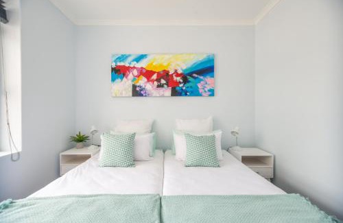 Redhill Apartment | Oceanfront Escape at the Beach - Muizenberg, Rated 9.3/10