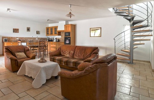 Peypin-d'Aigues Apartment | Relaxing Retreat at Luberon: Poolside Apartment with Terrace