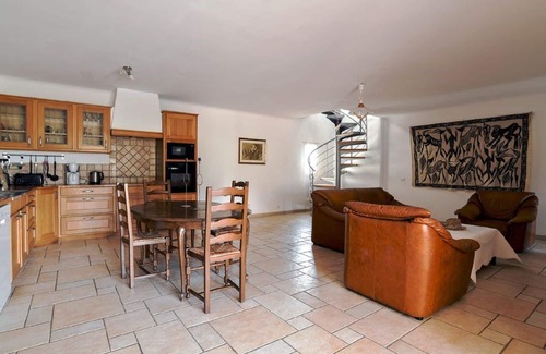 Peypin-d'Aigues Apartment | Relaxing Retreat at Luberon: Poolside Apartment with Terrace