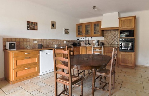 Peypin-d'Aigues Apartment | Relaxing Retreat at Luberon: Poolside Apartment with Terrace