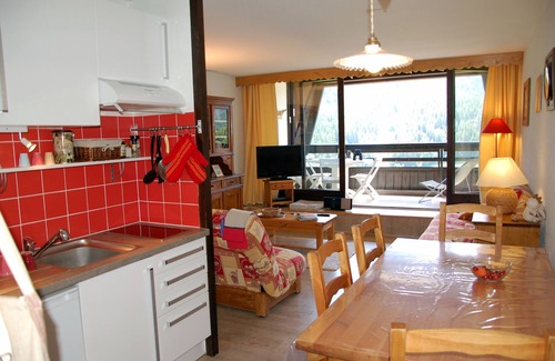 Villard-de-Lans Apartment | Cozy T3 Retreat with Balcony, Wi-Fi & Easy Slope Access