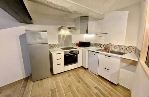 Malaucene Apartment | Prime Location Near Mont Ventoux with Top Amenities