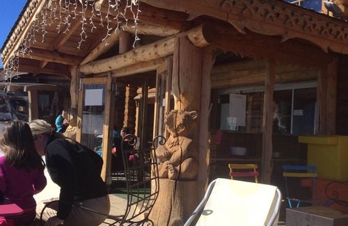 Les Angles Apartment | Cozy Slopeside Apartment for Families with Great Amenities