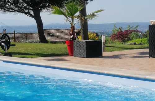 Marches House | Idyllic Villa with Garden & Heated Pool at Vercors Mountains