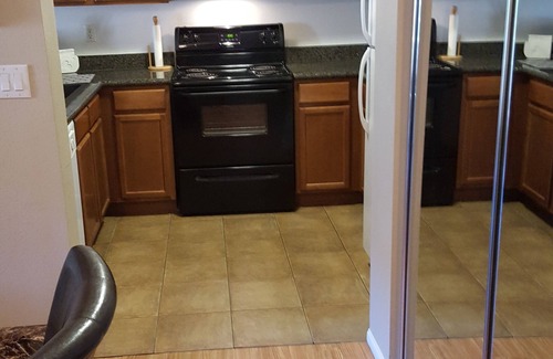 South Shores Condo | Comfortable Condo Near Summerlin with Pool & Spa Amenities