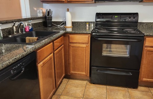 South Shores Condo | Comfortable Condo Near Summerlin with Pool & Spa Amenities