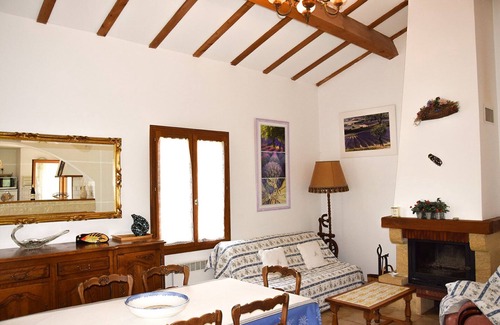 La Roche-sur-le-Buis Cottage | Idyllic Retreat in Provencal Drome with Pool & Pet-Friendly