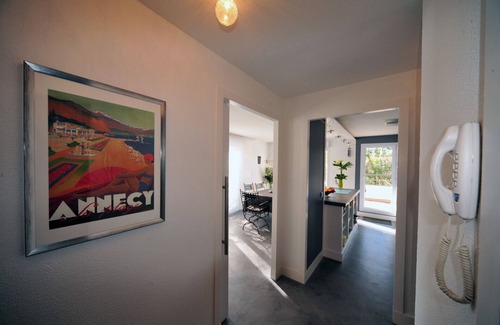 Cran-Gevrier Apartment | Discover Magic Moments Apart: 4-Star Annecy Retreat