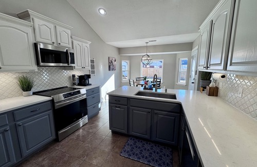Lowell House | At the Heart of NWA, Detached Game room, L2 Charging, Bonus amenities and more!