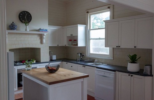 Nowra House | Convenient Getaway in Shoalhaven - 15 Min to Berry & Beach