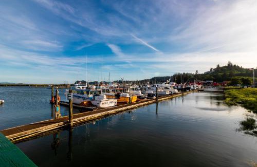 Ilwaco Hotel | Experience Elegance at At The Helm Hotel - 5 Star Retreat