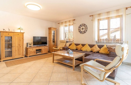 Ettensberg Apartment | Family-Friendly Retreat by the Lake in Ofterschwang, Germany
