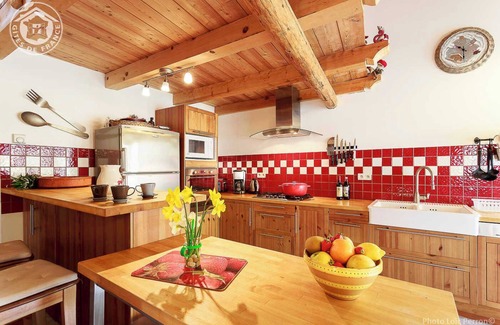 Saint-Andre House | Discover Comfort at The Robin Barn with Spa & Kitchen Access
