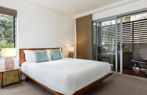 Point Lookout Apartment | Relax at Waves Unit 9: Poolside Family Retreat